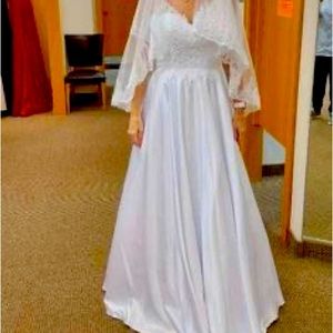 Brand new formal white gown wedding dress nwt, Very figure flattering. Size 8